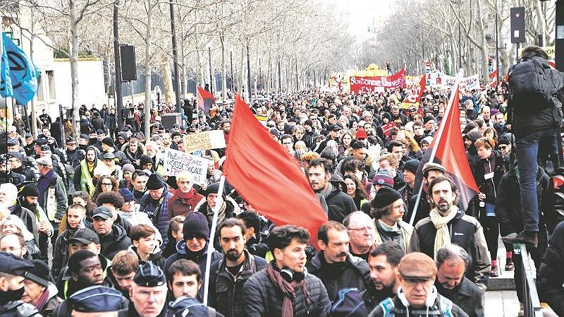 Un seul remède  contre le virus du profit : les luttes collectives !